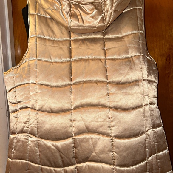 Women’s Vest - Picture 4 of 8